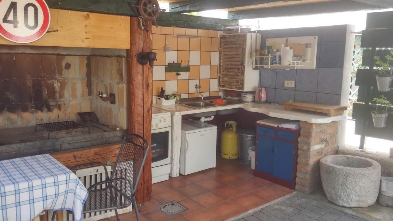 Pape Punat Exterior foto