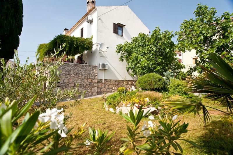 Pape Punat Exterior foto