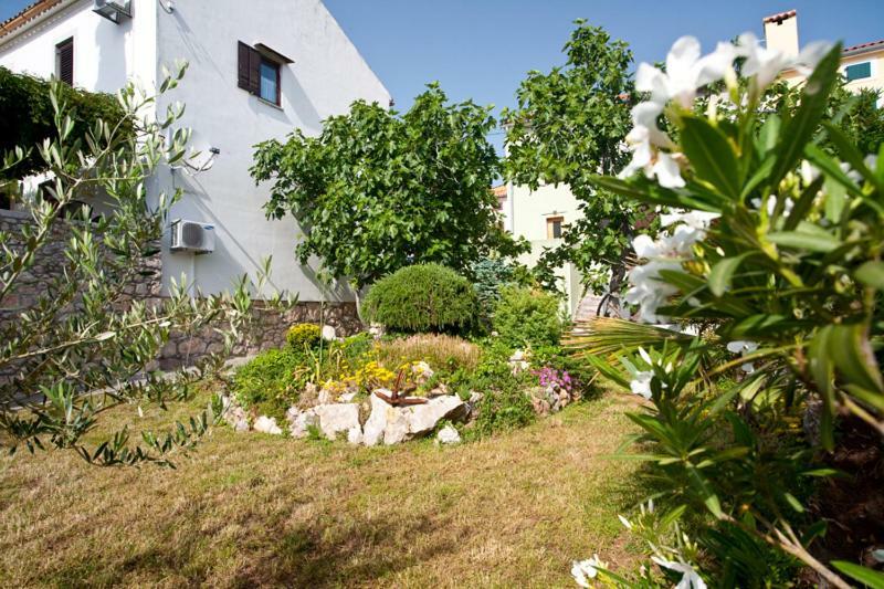 Pape Punat Exterior foto